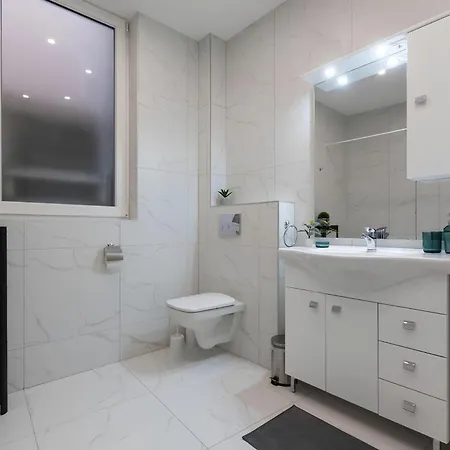 شقة Grand Boulevard Flat Soaking Tub & 3 Beds