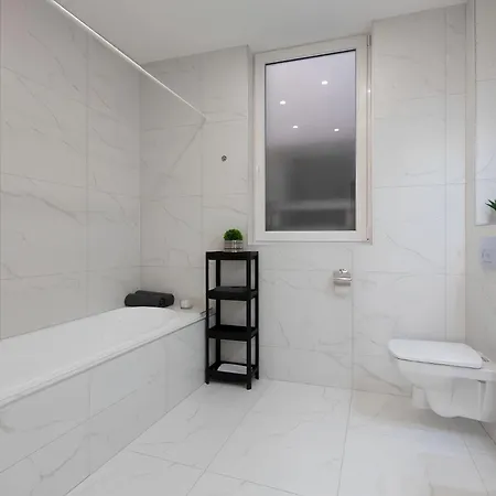 Grand Boulevard Flat Soaking Tub & 3 Beds 부다페스트