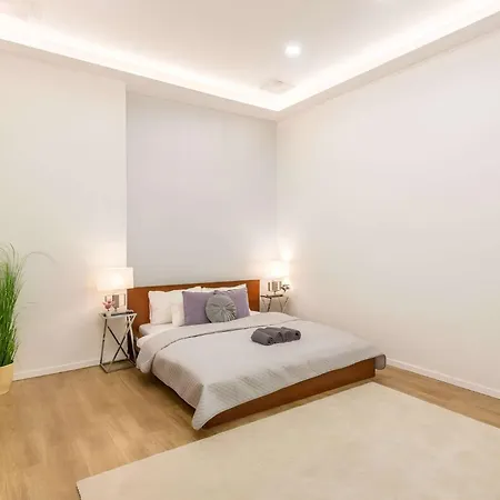 Grand Boulevard Flat Soaking Tub & 3 Beds